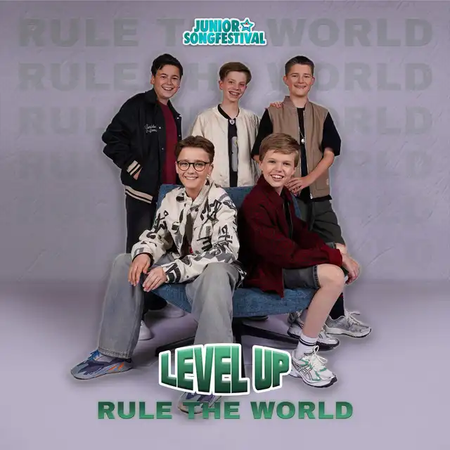Cover van Rule the World
